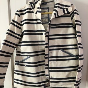 Abercrombie&fitch rain coat w/ cream navy stripes
